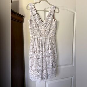 NWOT Adrianna Papell V-neck Lace Dress | Size 4